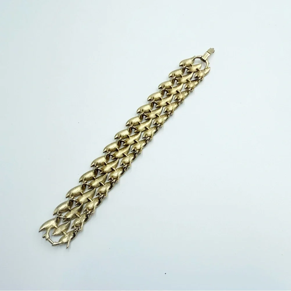 Vintage Lisner Gold Tone Leaves Link Chain Bracelet